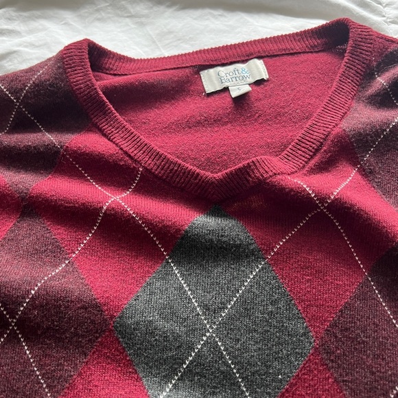 Croft & Barrow Mens Burgundy & Gray Argyle Lightweight V-Neck Sweater Small - Picture 3 of 9